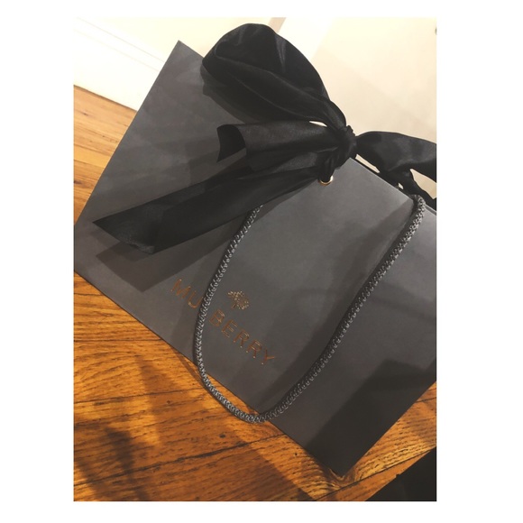 Designer Chanel, Gucci, LV, Dior, Dolce & Gabbana shopping bags - Picture 14 of 15